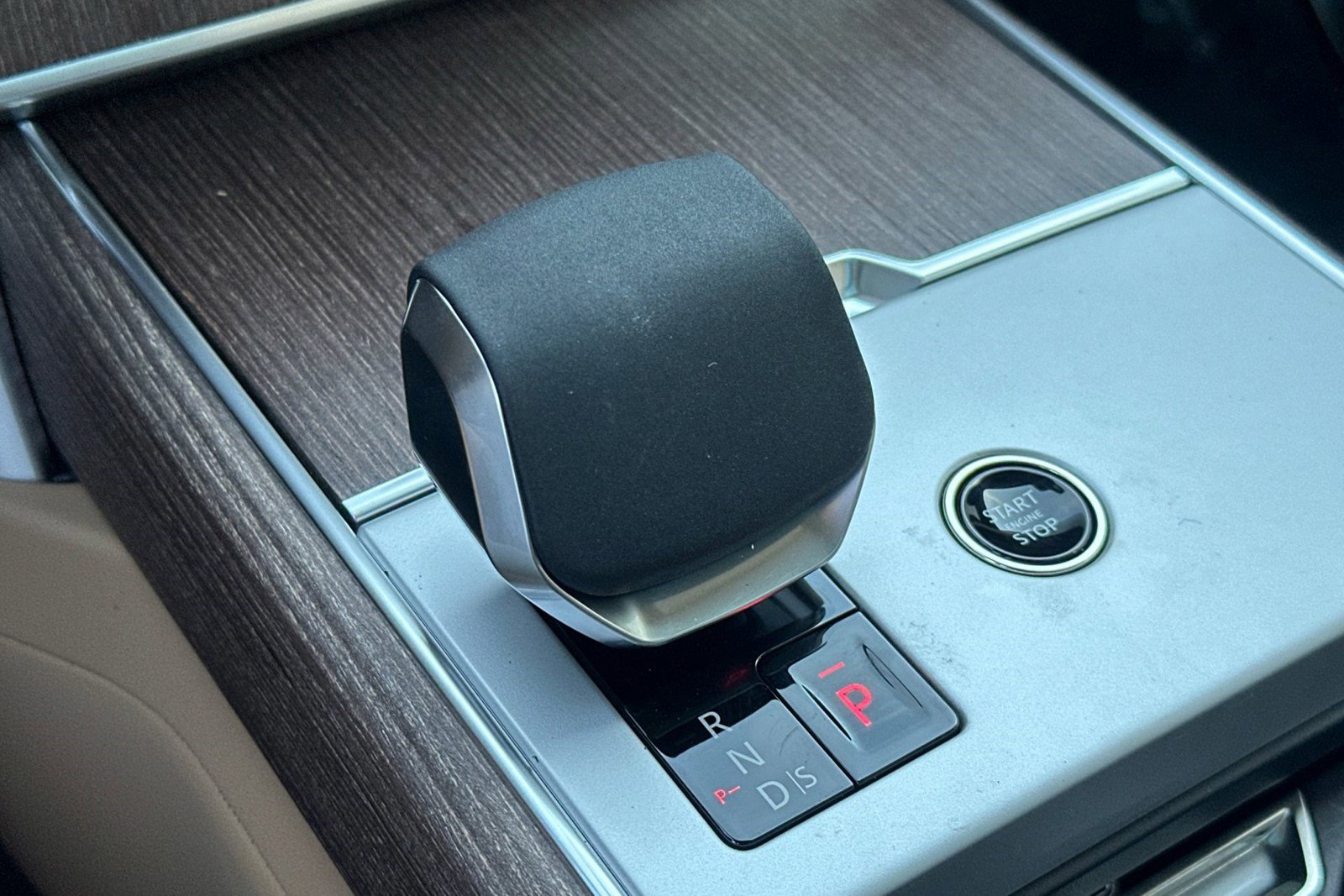 New 2026 Land Rover Range Rover Long Wheelbase SE image 21