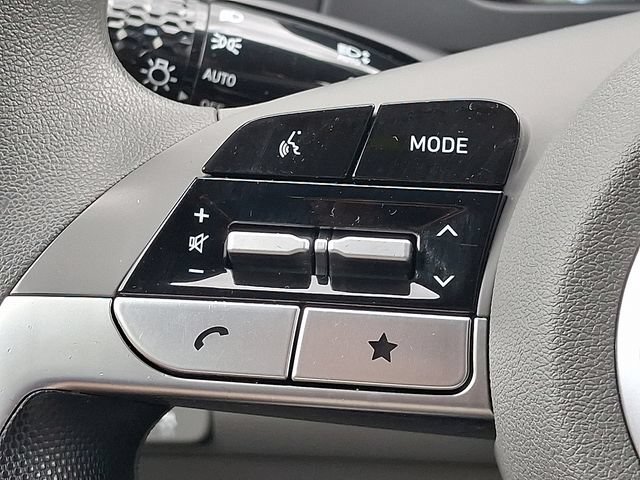 Certified 2024 Hyundai Elantra SE FWD image 20