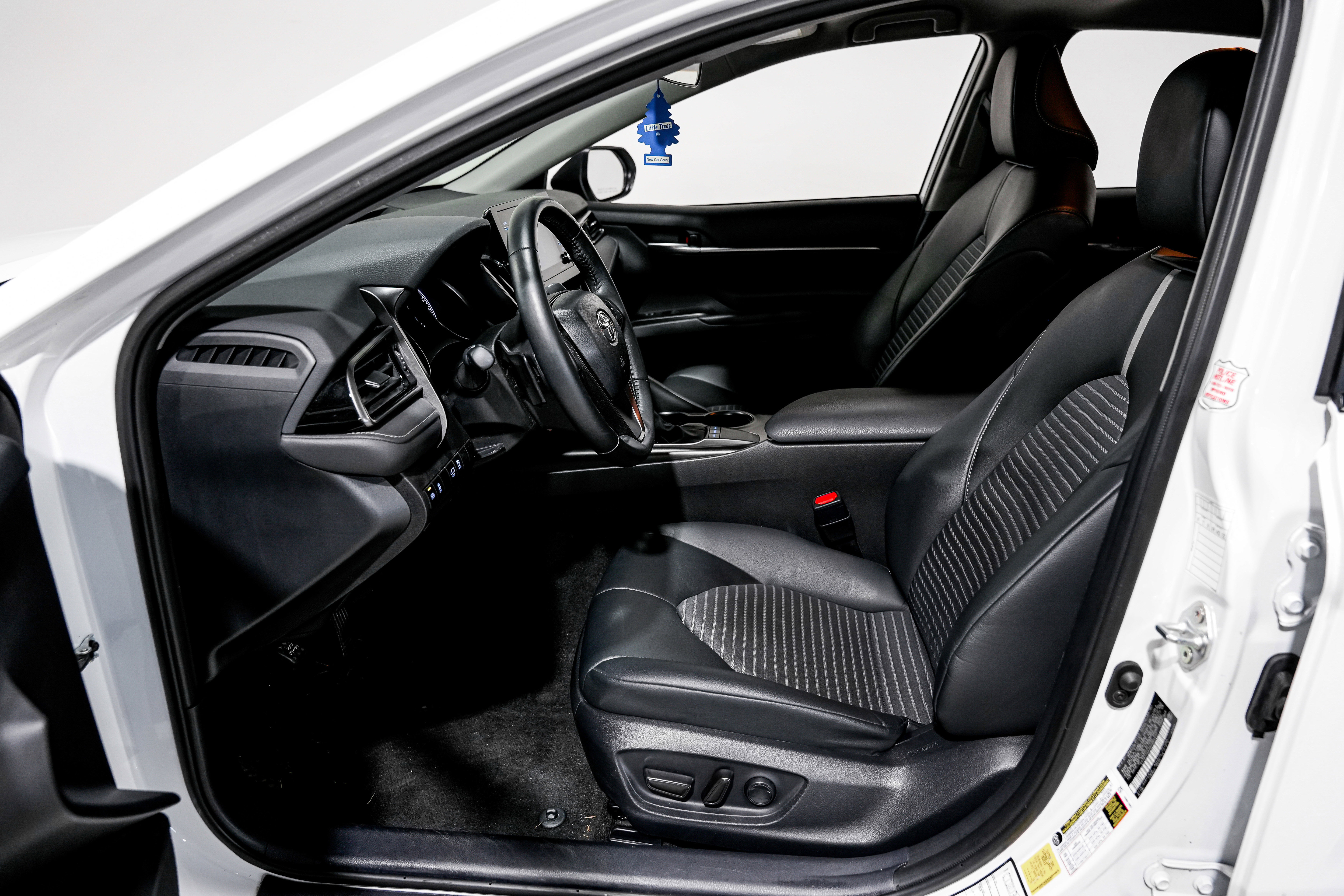 Used 2024 Toyota Camry SE FWD image 19