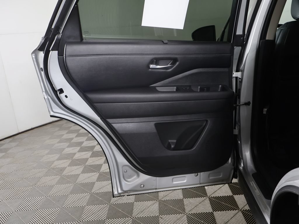 Used 2023 Nissan Pathfinder SL AWD/4WD image 25