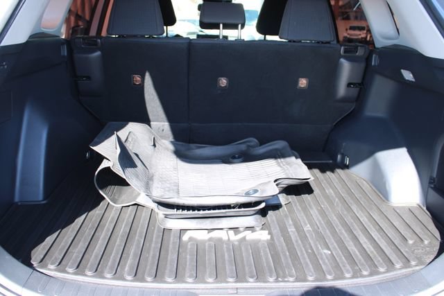 Used 2020 Toyota RAV4 LE w/ Carpet Mat Package AWD/4WD image 39