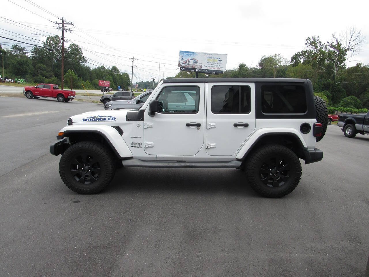 Used 2018 Jeep Wrangler Unlimited Sahara AWD/4WD image 7
