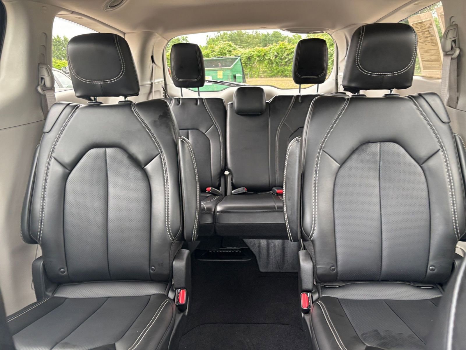 Used 2024 Chrysler Pacifica Touring-L image 38