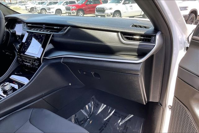 Used 2025 Jeep Grand Cherokee L Laredo w/ Luxury Tech Group I image 16