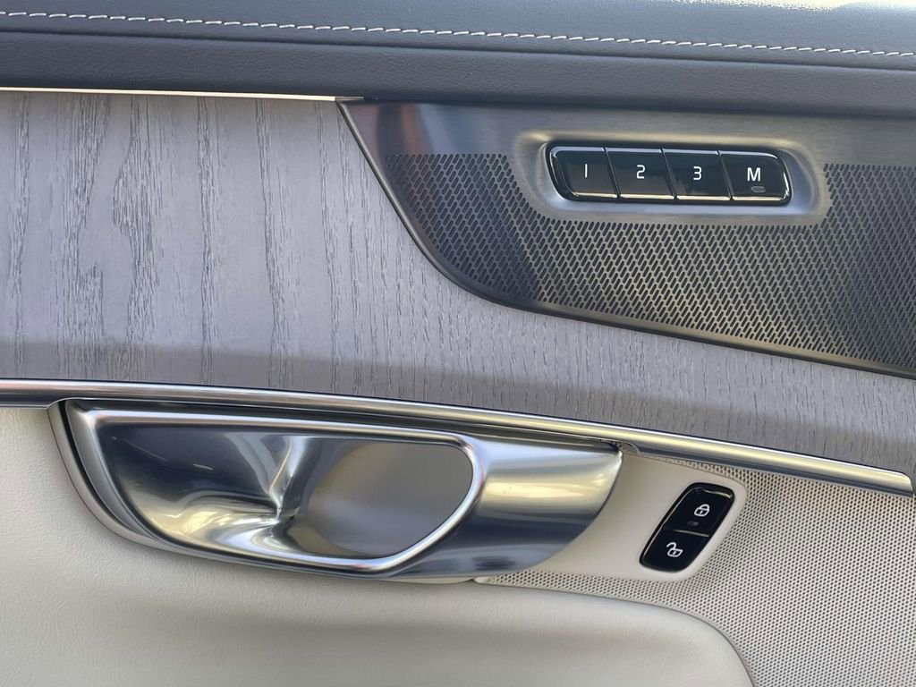 New 2026 Volvo XC90 B6 Ultra image 8