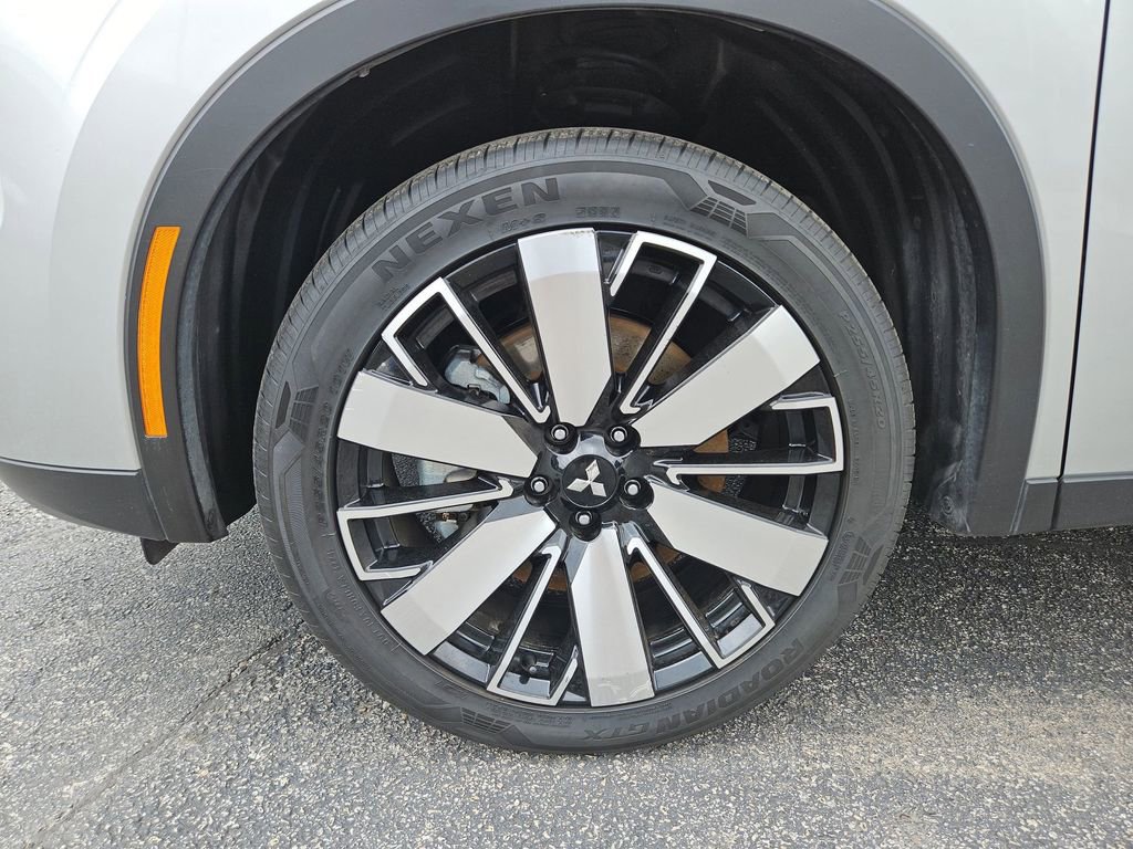 Used 2025 Mitsubishi Outlander SE FWD image 23