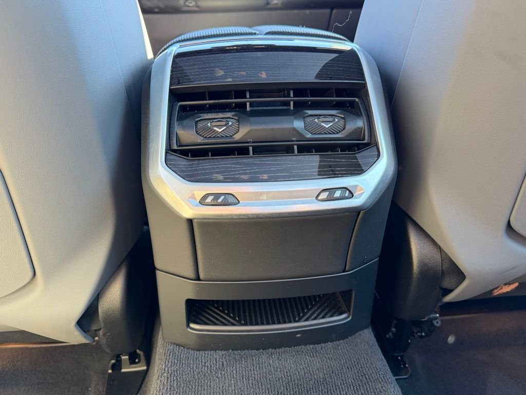 Used 2025 BMW 740i xDrive image 34