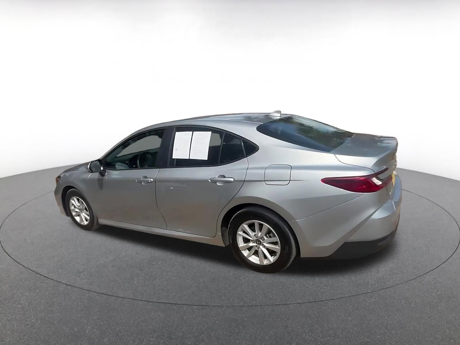 Used 2025 Toyota Camry LE FWD image 10