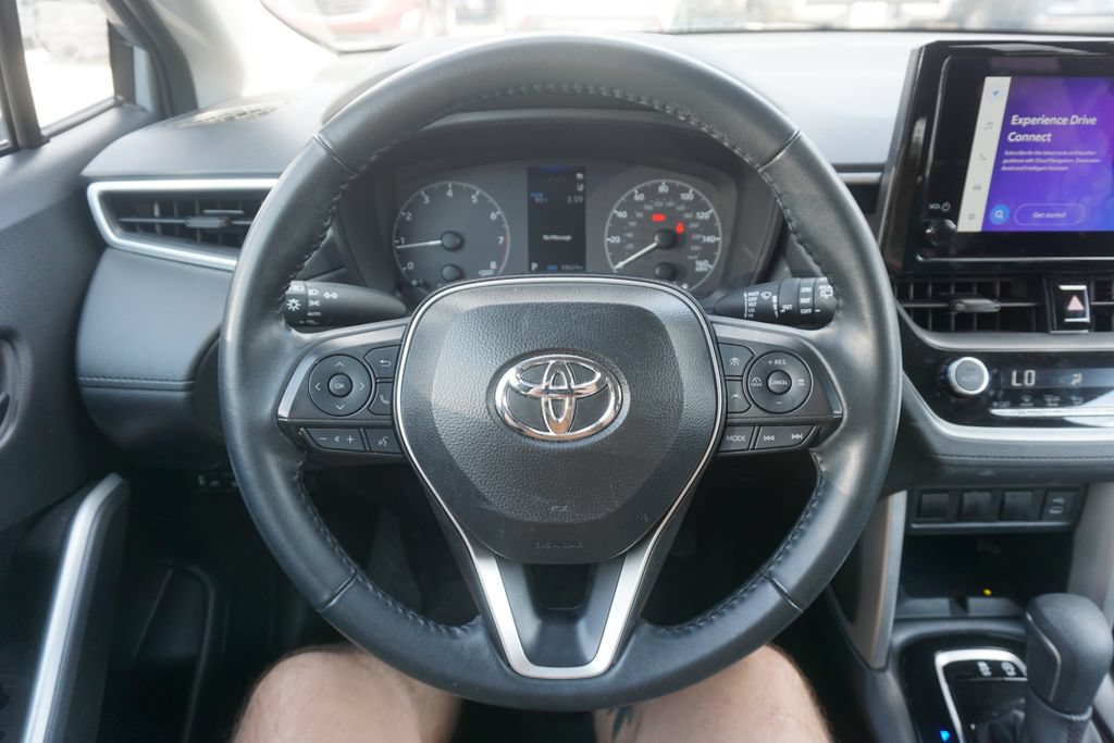 Certified 2025 Toyota Corolla Cross LE FWD image 3