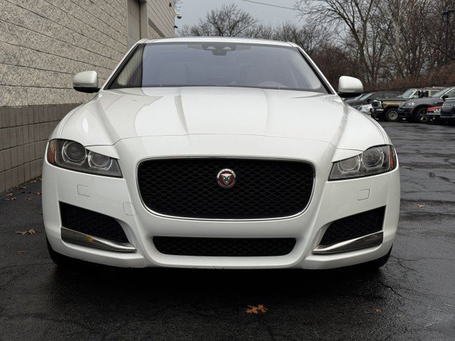 Used 2017 Jaguar XF RWD image 10