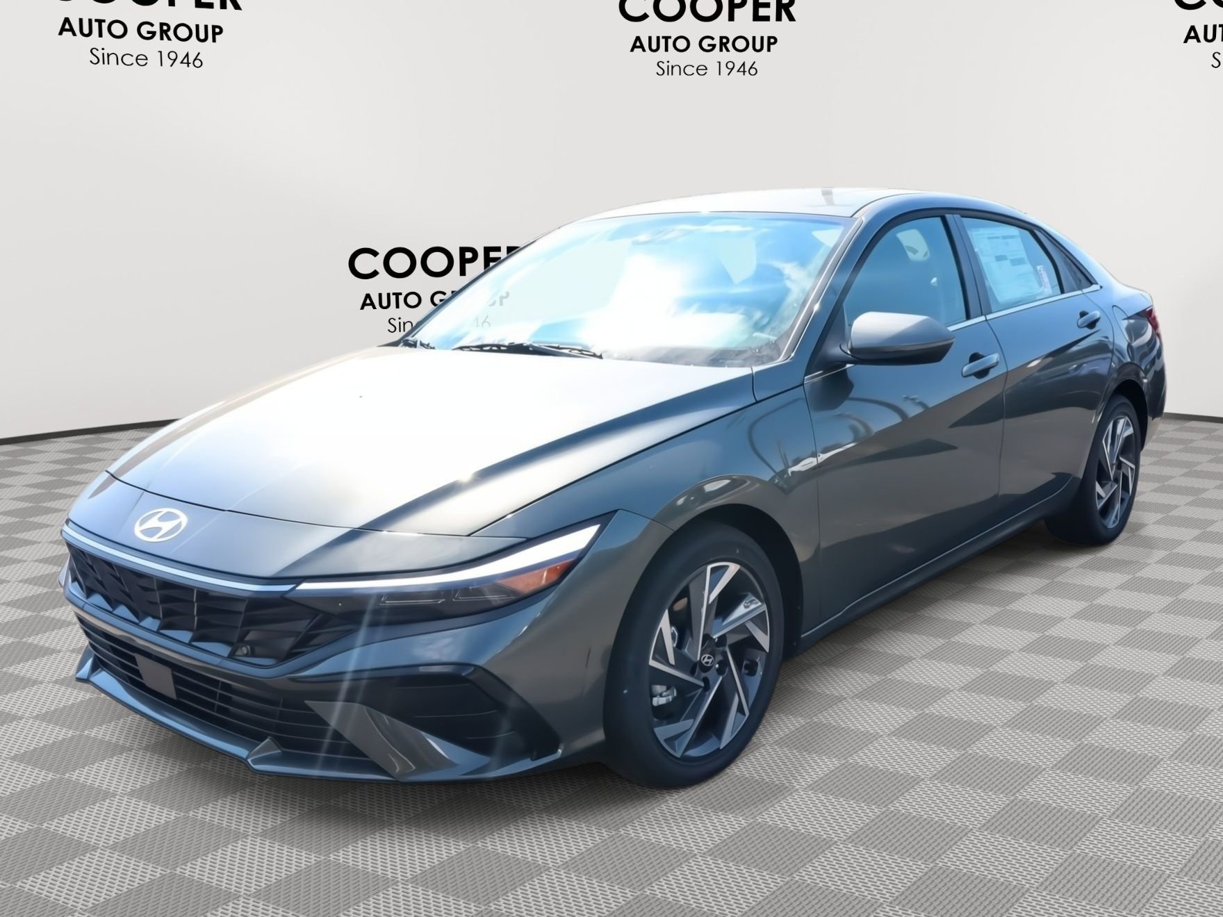 New 2025 Hyundai Elantra Limited image 3