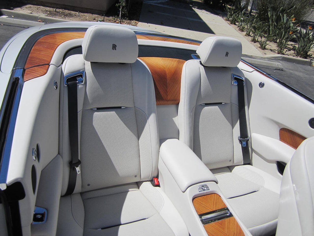 Used 2016 Rolls-Royce Dawn RWD image 25