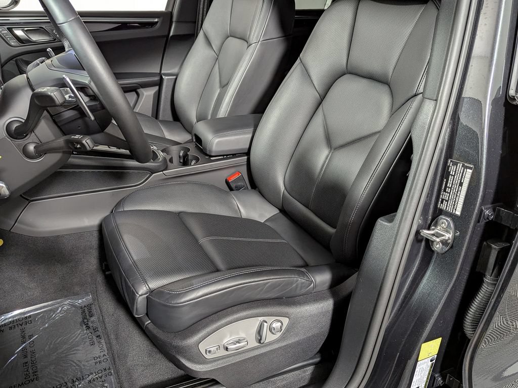 Used 2025 Porsche Macan AWD/4WD image 15