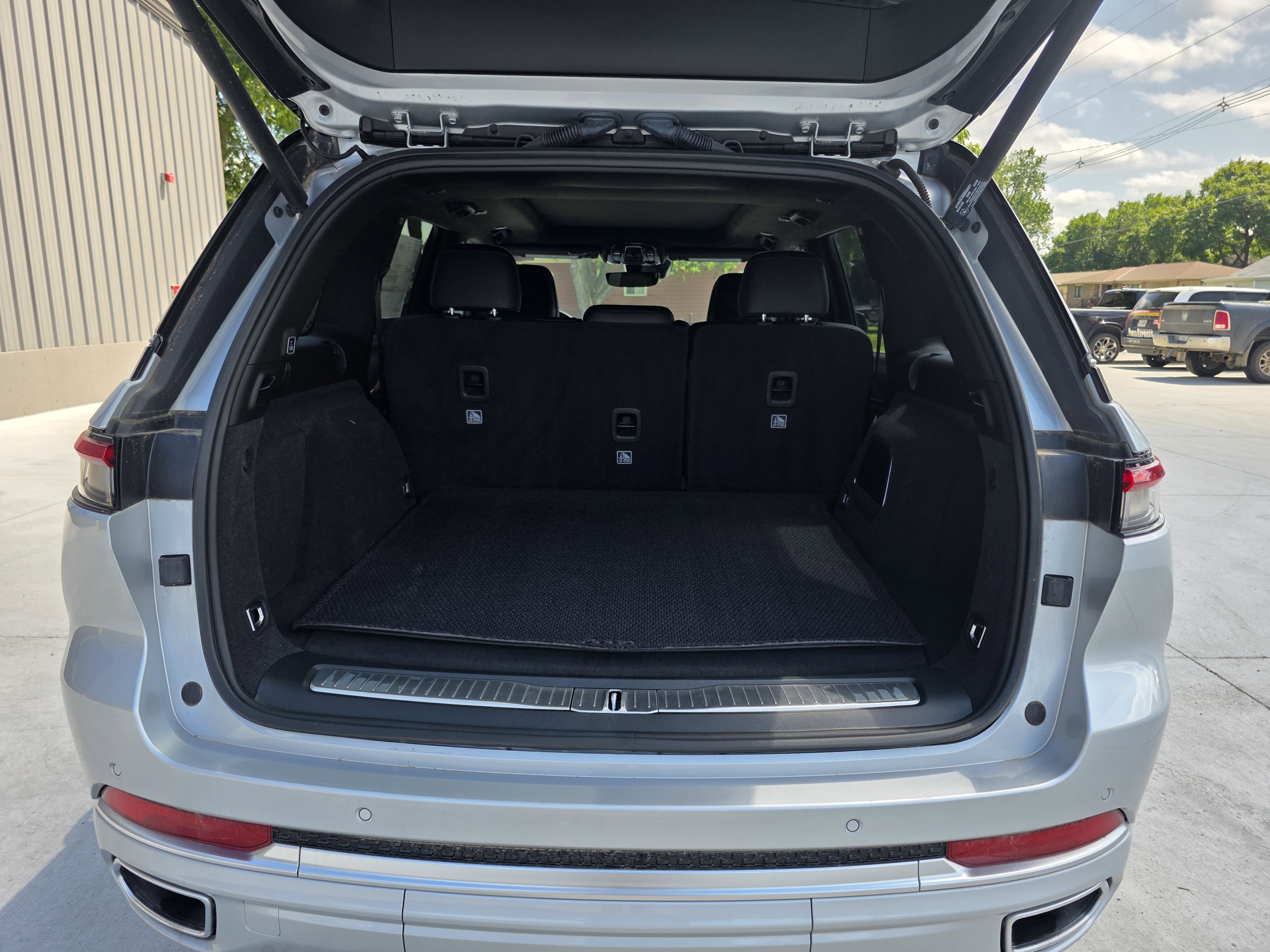 Used 2023 Jeep Grand Cherokee Summit image 8