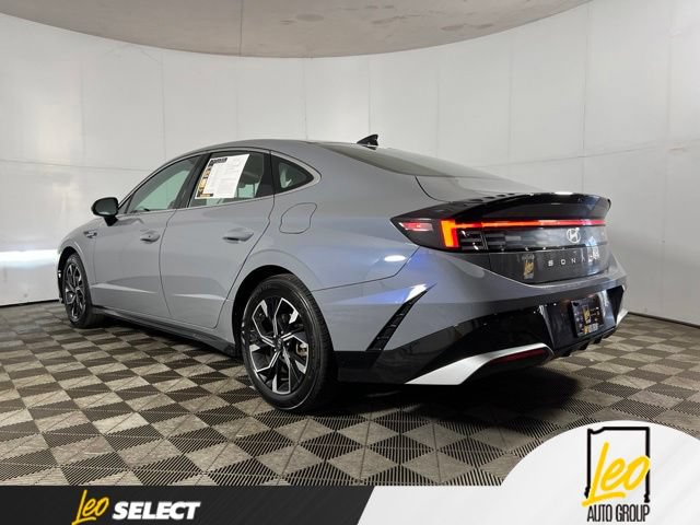 Used 2025 Hyundai Sonata SEL FWD image 2