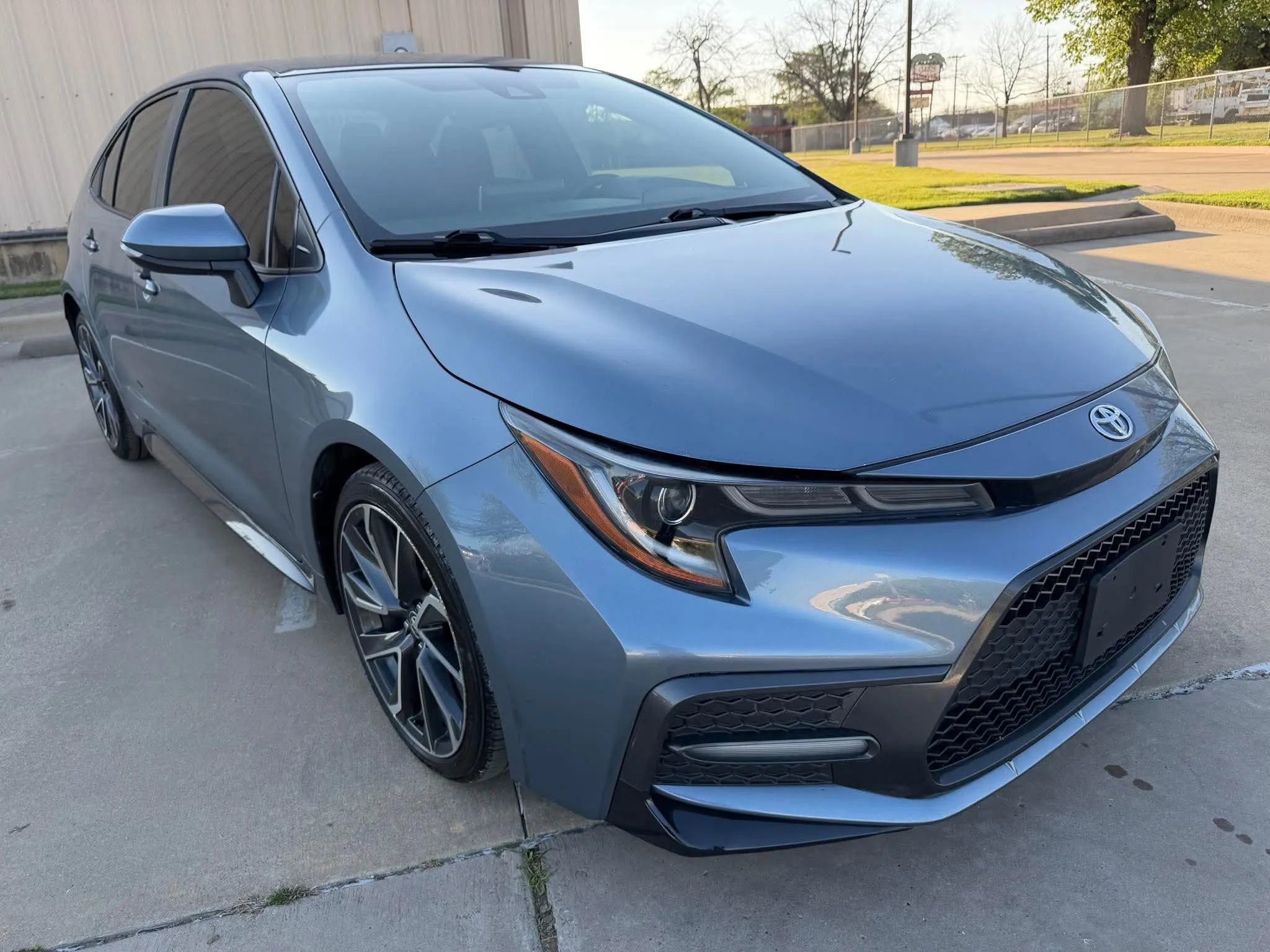 Used 2020 Toyota Corolla SE FWD image 3