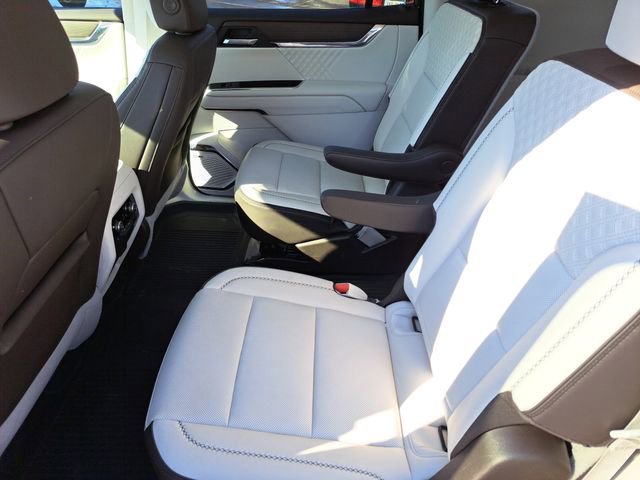 Used 2024 GMC Acadia Denali image 11