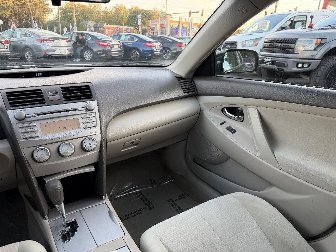 Used 2011 Toyota Camry LE FWD image 21