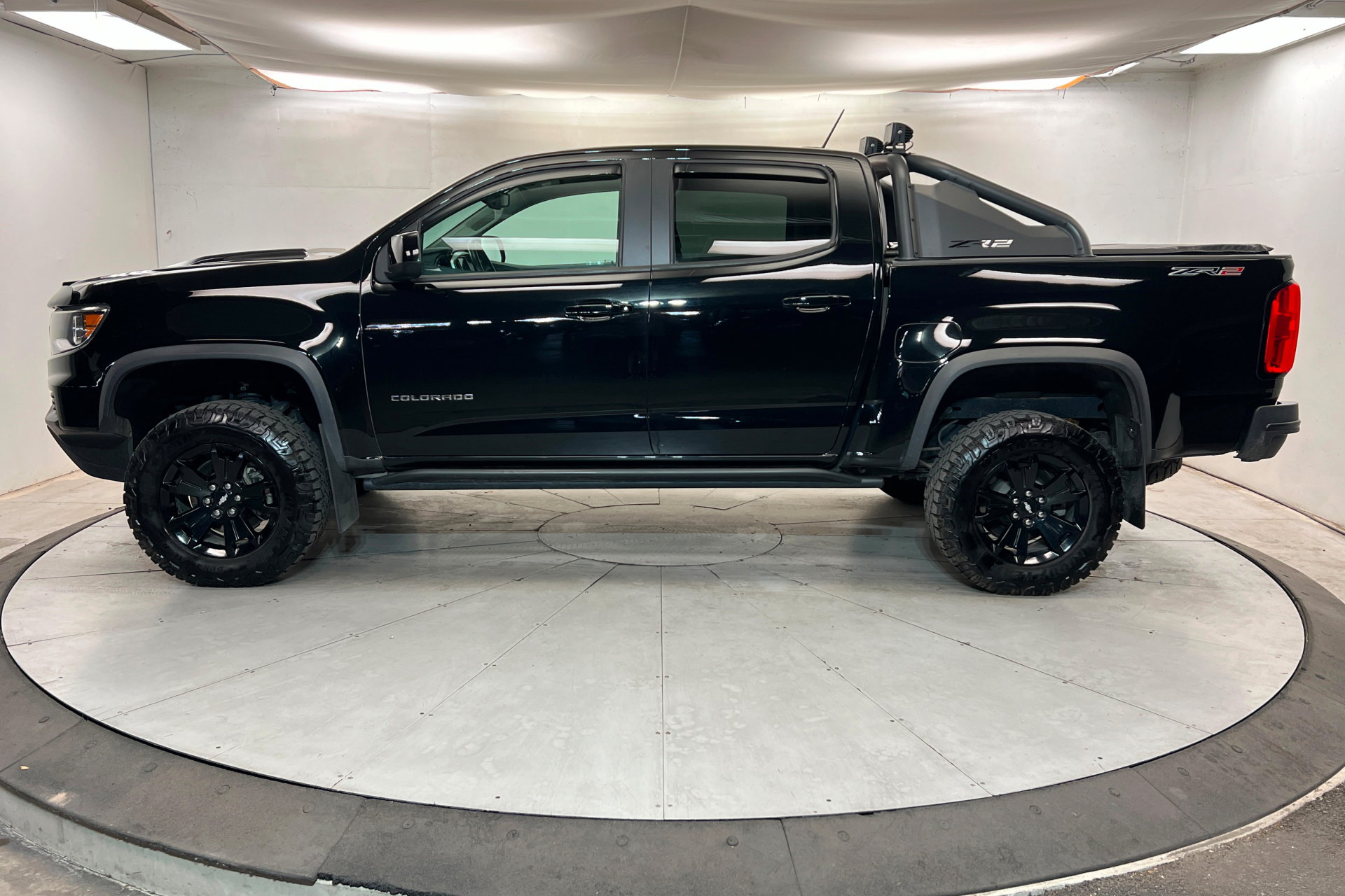 Used 2021 Chevrolet Colorado ZR2 w/ ZR2 Midnight Special Edition AWD/4WD image 2