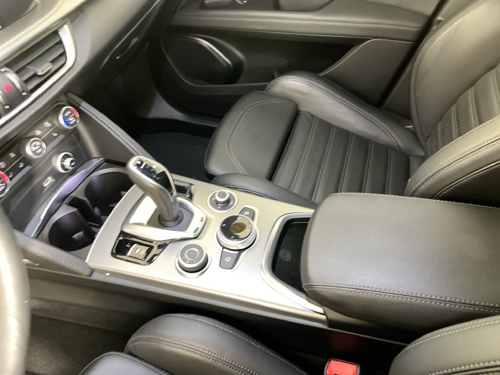 Used 2023 Alfa Romeo Stelvio Veloce AWD/4WD image 22