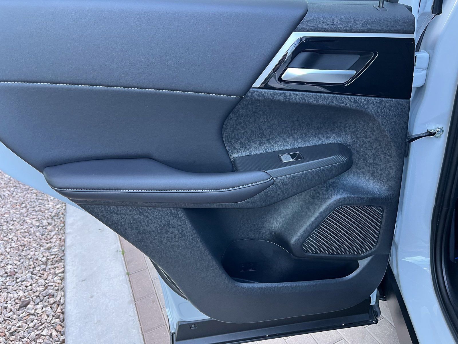 New 2025 Mitsubishi Outlander SE image 16