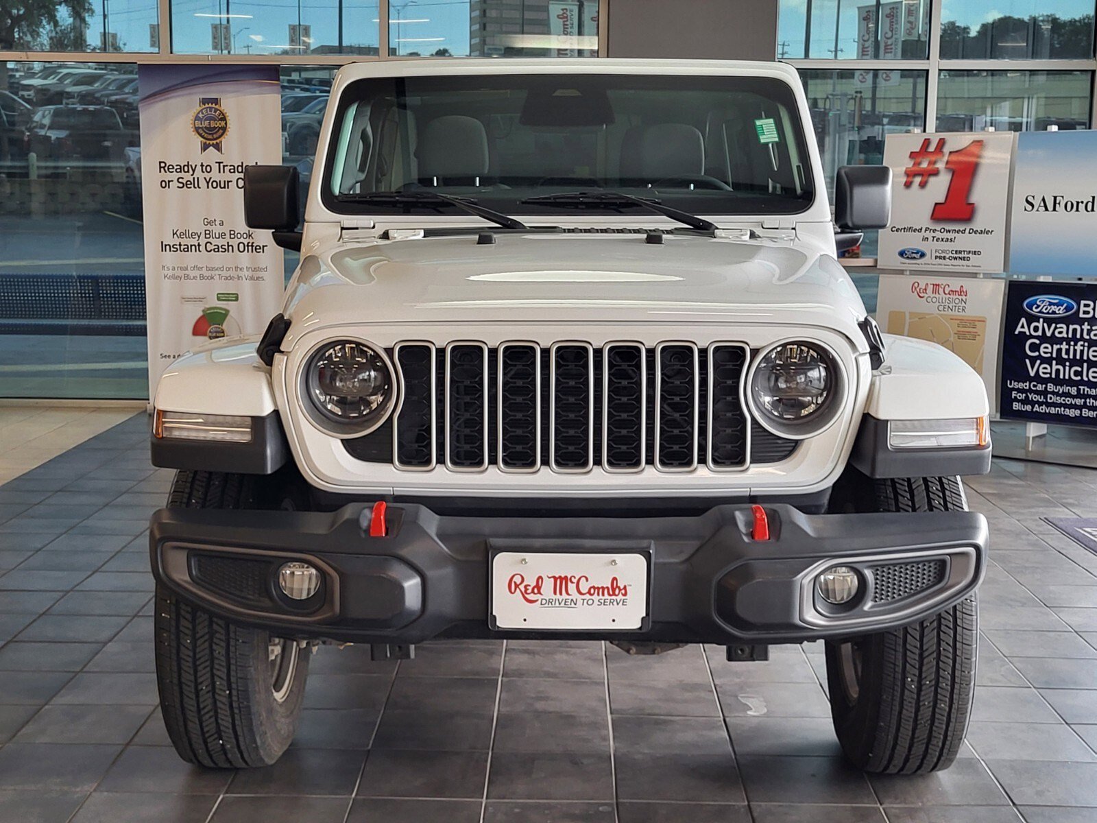 Used 2025 Jeep Wrangler Sahara image 9