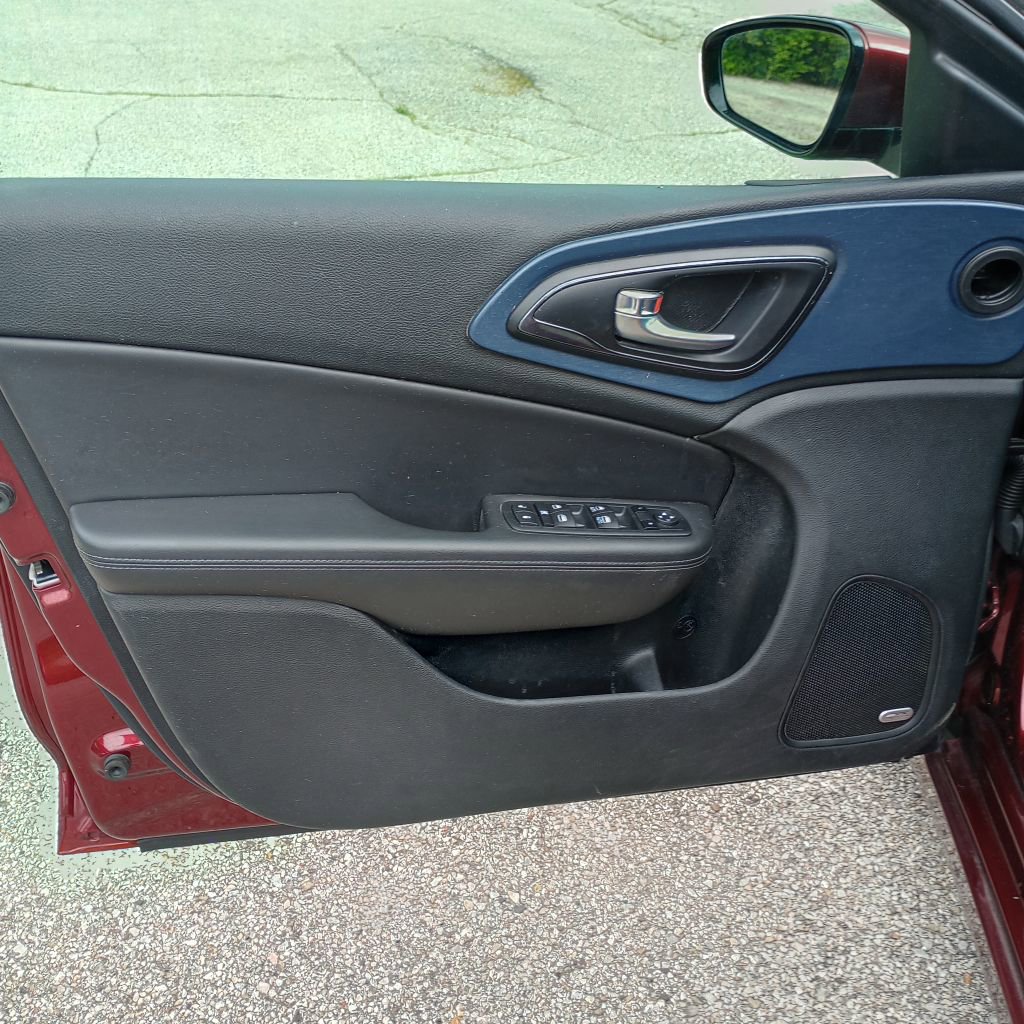 Used 2015 Chrysler 200 S w/ Navigation & Sound Group I FWD image 11