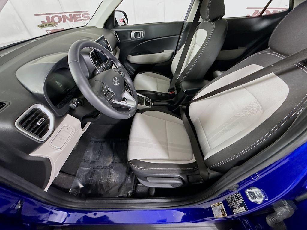 Certified 2024 Hyundai Venue SEL FWD image 26