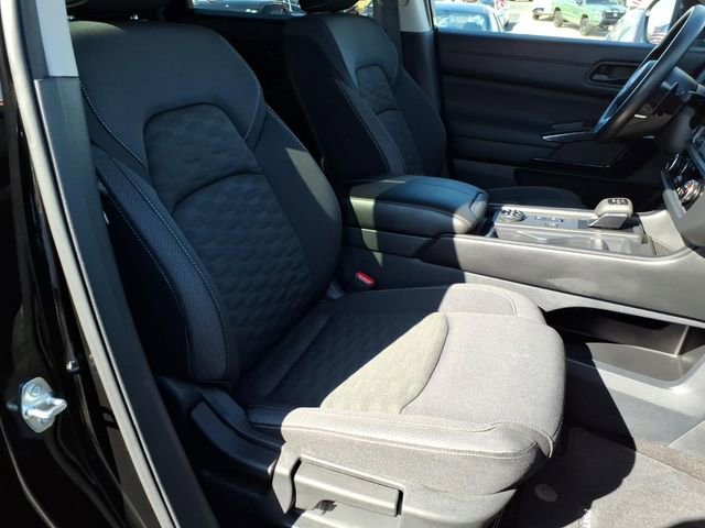 Used 2025 Nissan Pathfinder S w/ Cargo Package image 18