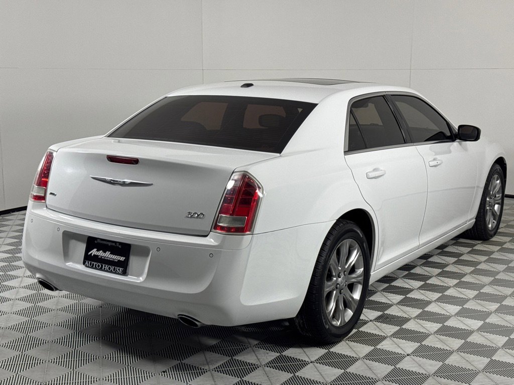 Used 2013 Chrysler 300 S image 5