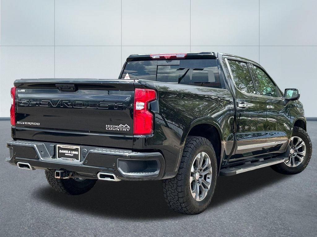 Used 2024 Chevrolet Silverado 1500 High Country w/ Technology Package AWD/4WD image 2