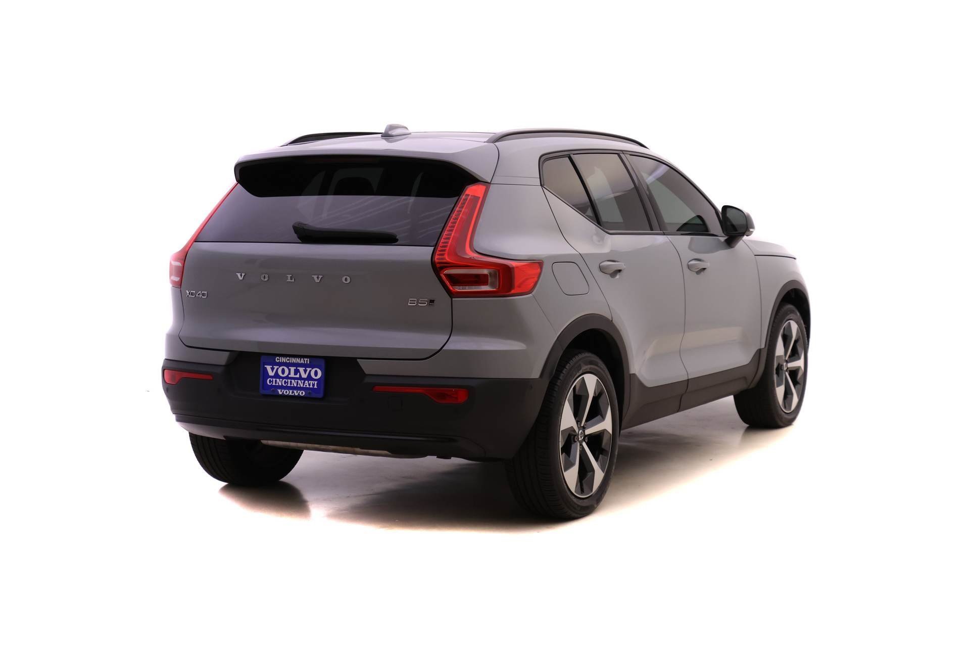 Certified 2024 Volvo XC40 B5 Plus image 6