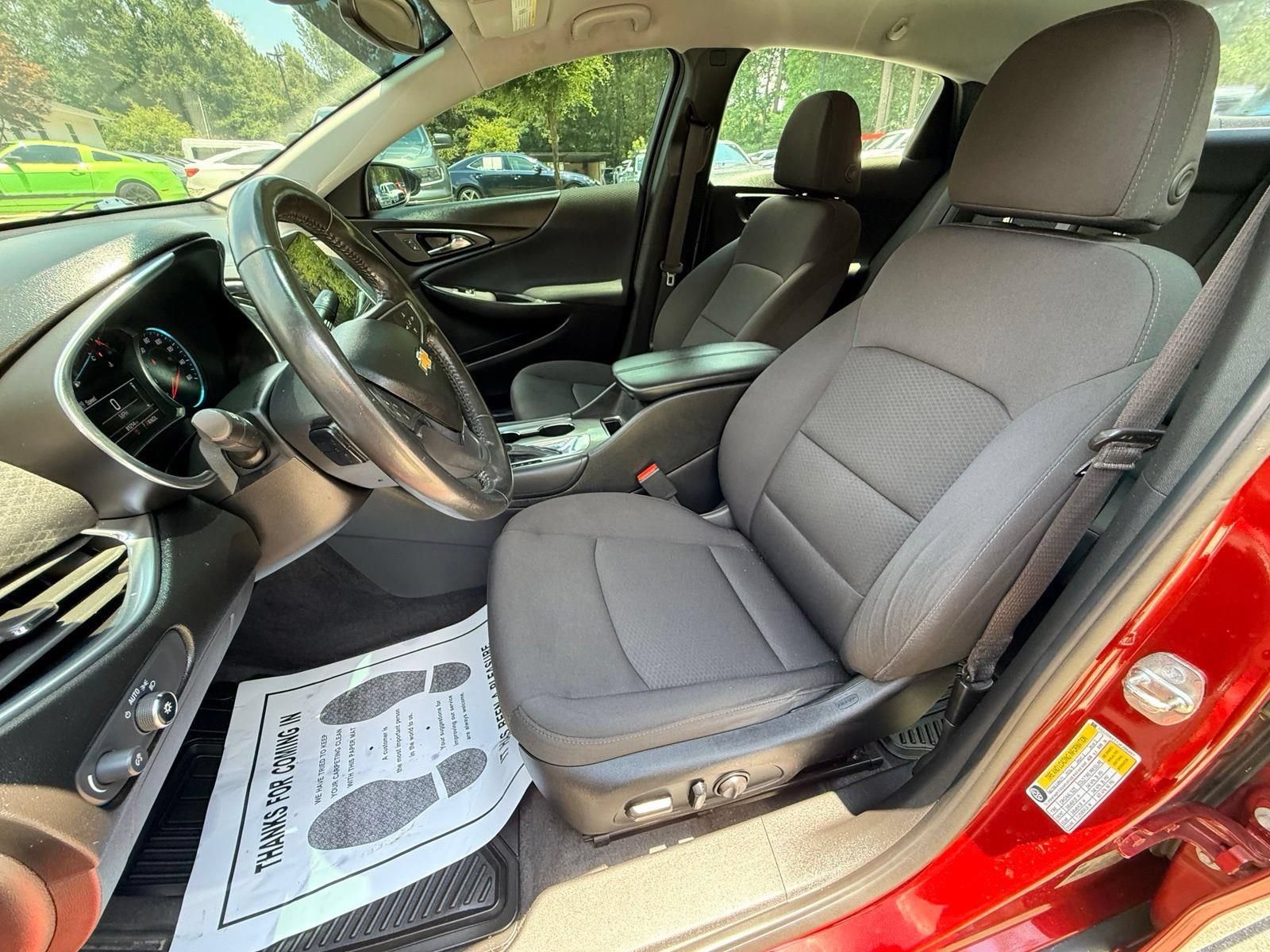 Used 2018 Chevrolet Malibu LT FWD image 17