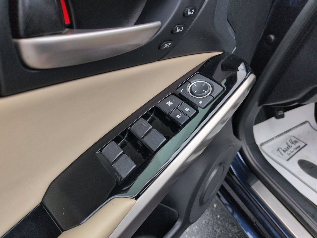 Used 2018 Lexus IS 300 AWD w/ Comfort Package image 11