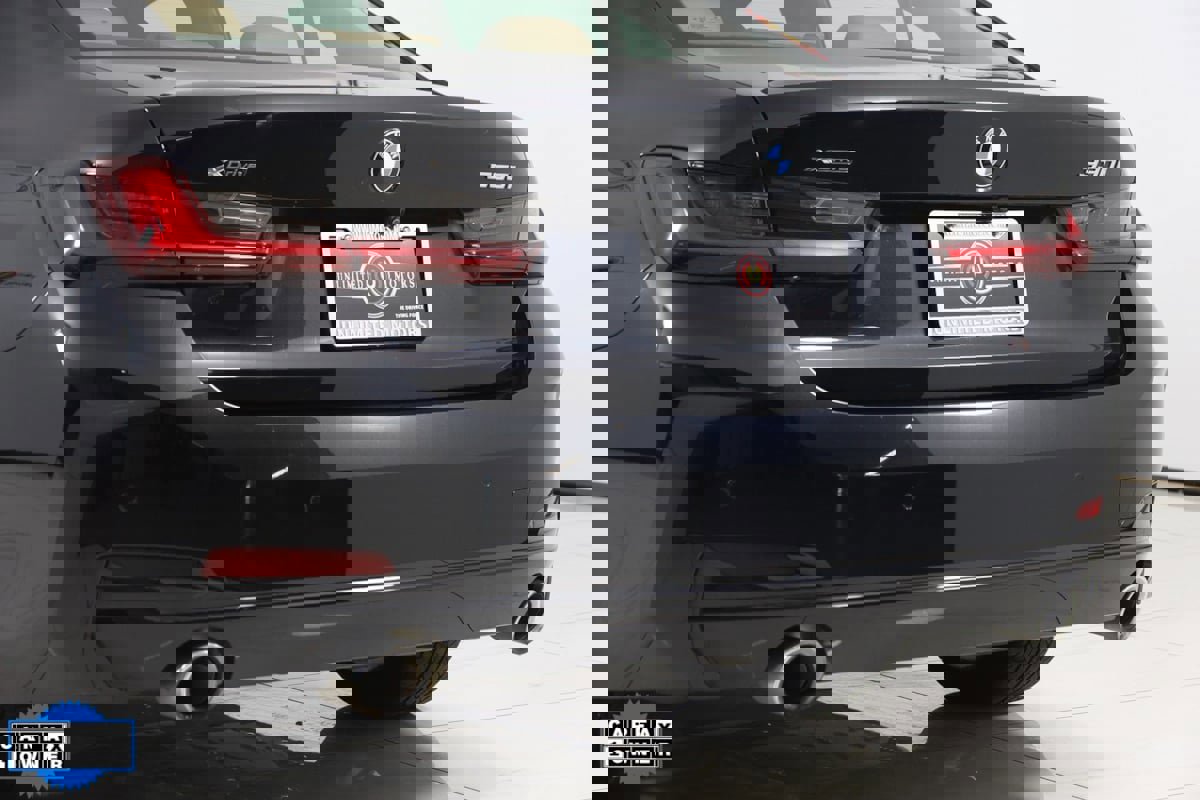 Used 2023 BMW 330i xDrive Sedan w/ Driving Assistance Package image 22