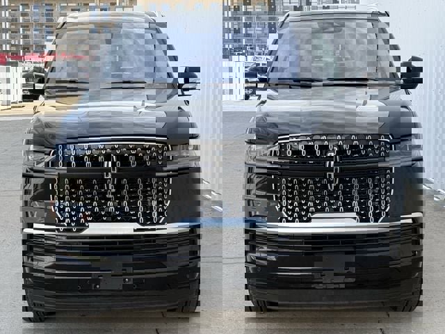 Used 2025 Lincoln Navigator Reserve image 6