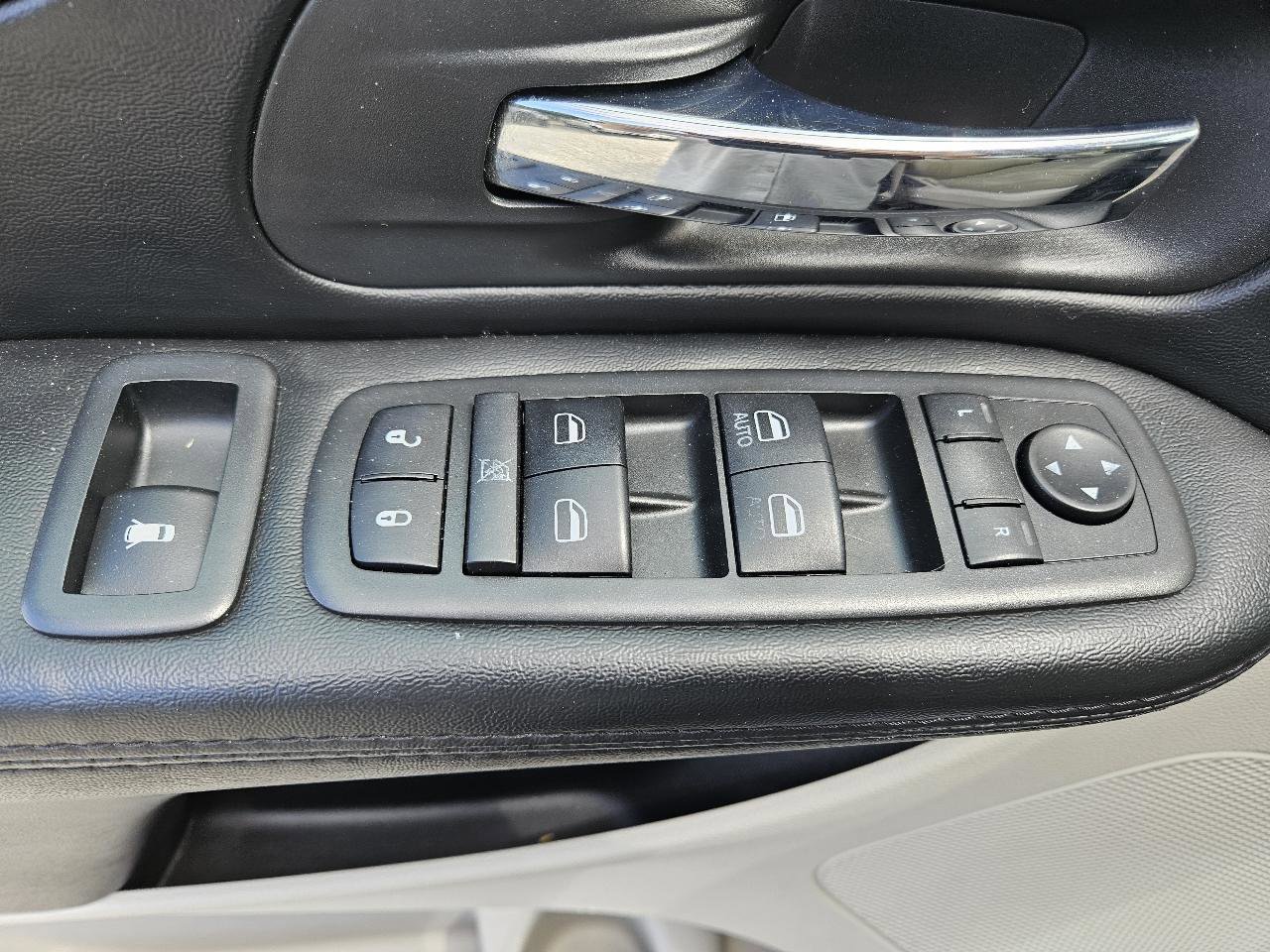 Used 2019 Dodge Grand Caravan SE w/ Power Convenience Group I FWD image 30