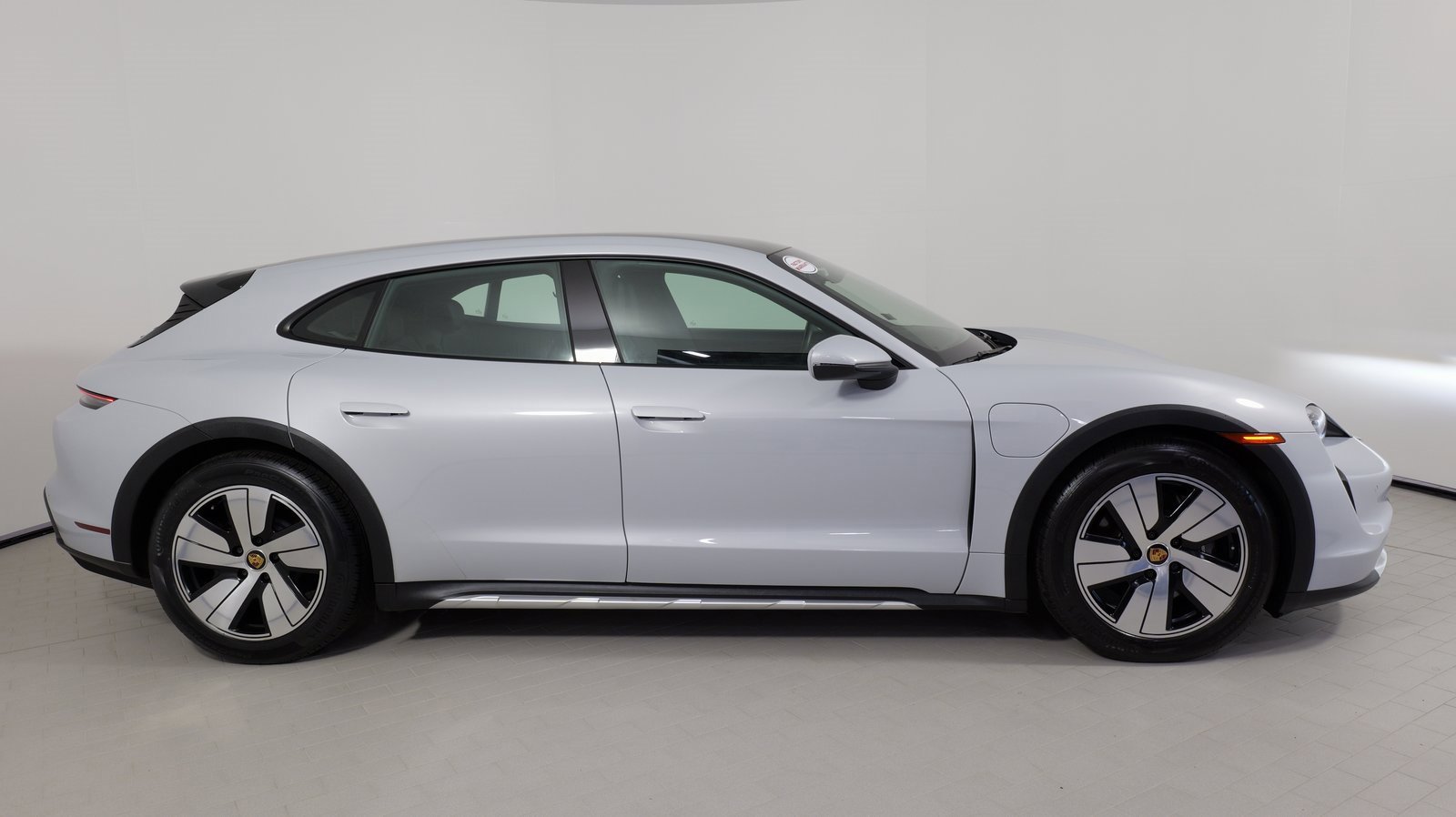 Used 2023 Porsche Taycan 4 Cross Turismo image 9