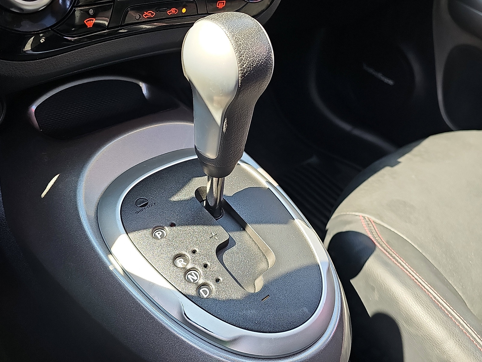 Used 2015 Nissan Juke SL image 15