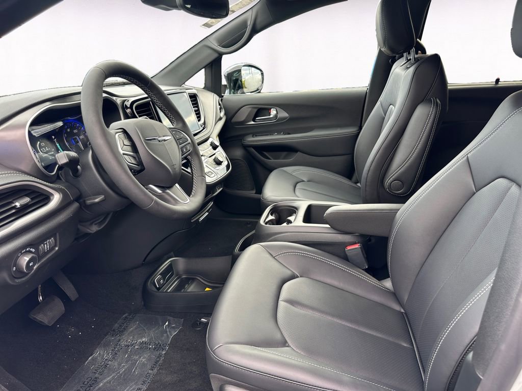New 2026 Chrysler Pacifica Select image 9