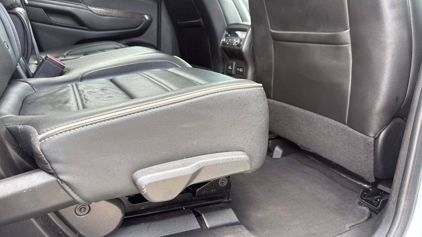 Used 2023 GMC Acadia Denali image 27