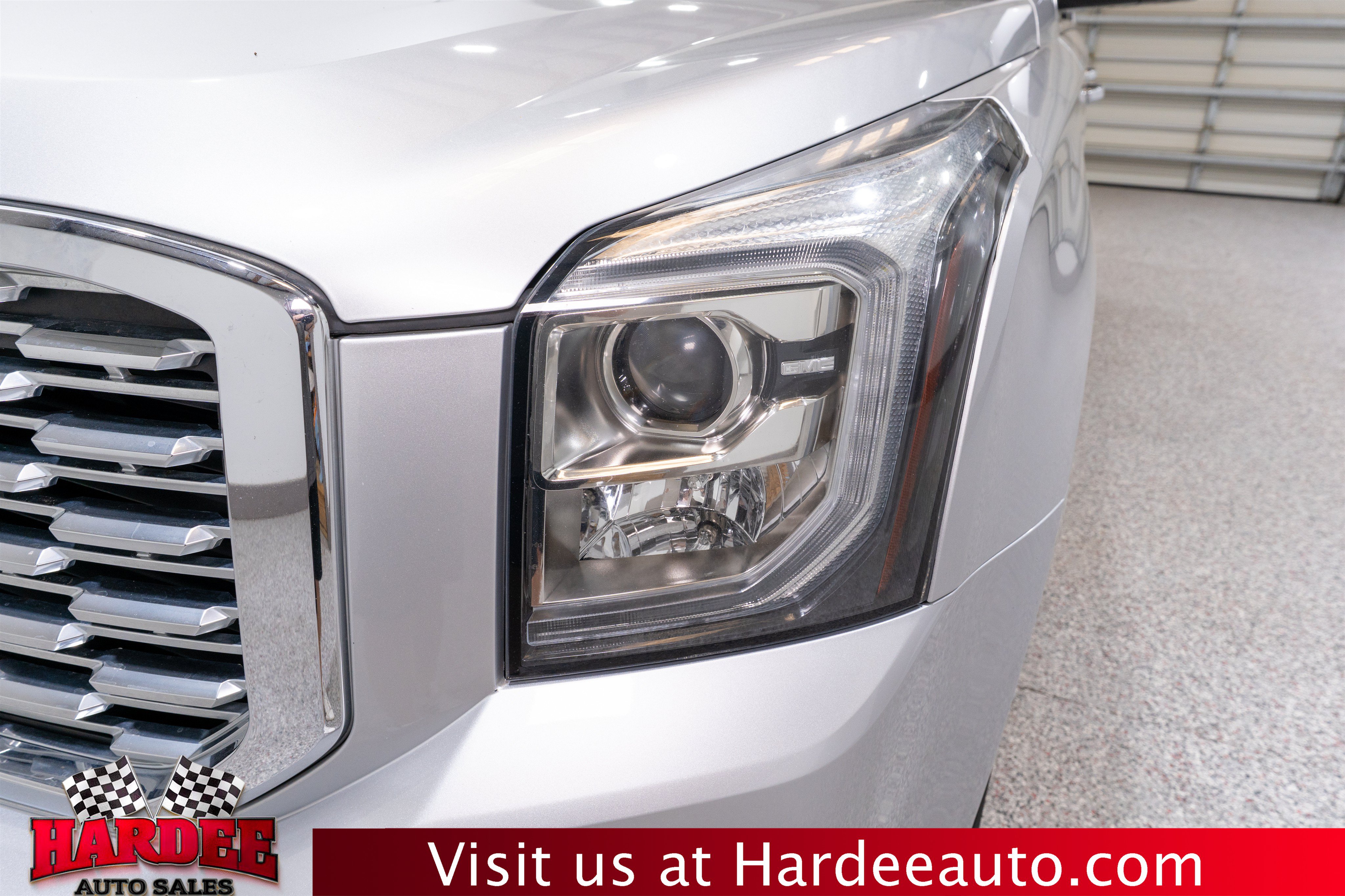 Used 2018 GMC Yukon XL Denali w/ Denali Ultimate Package AWD/4WD image 8