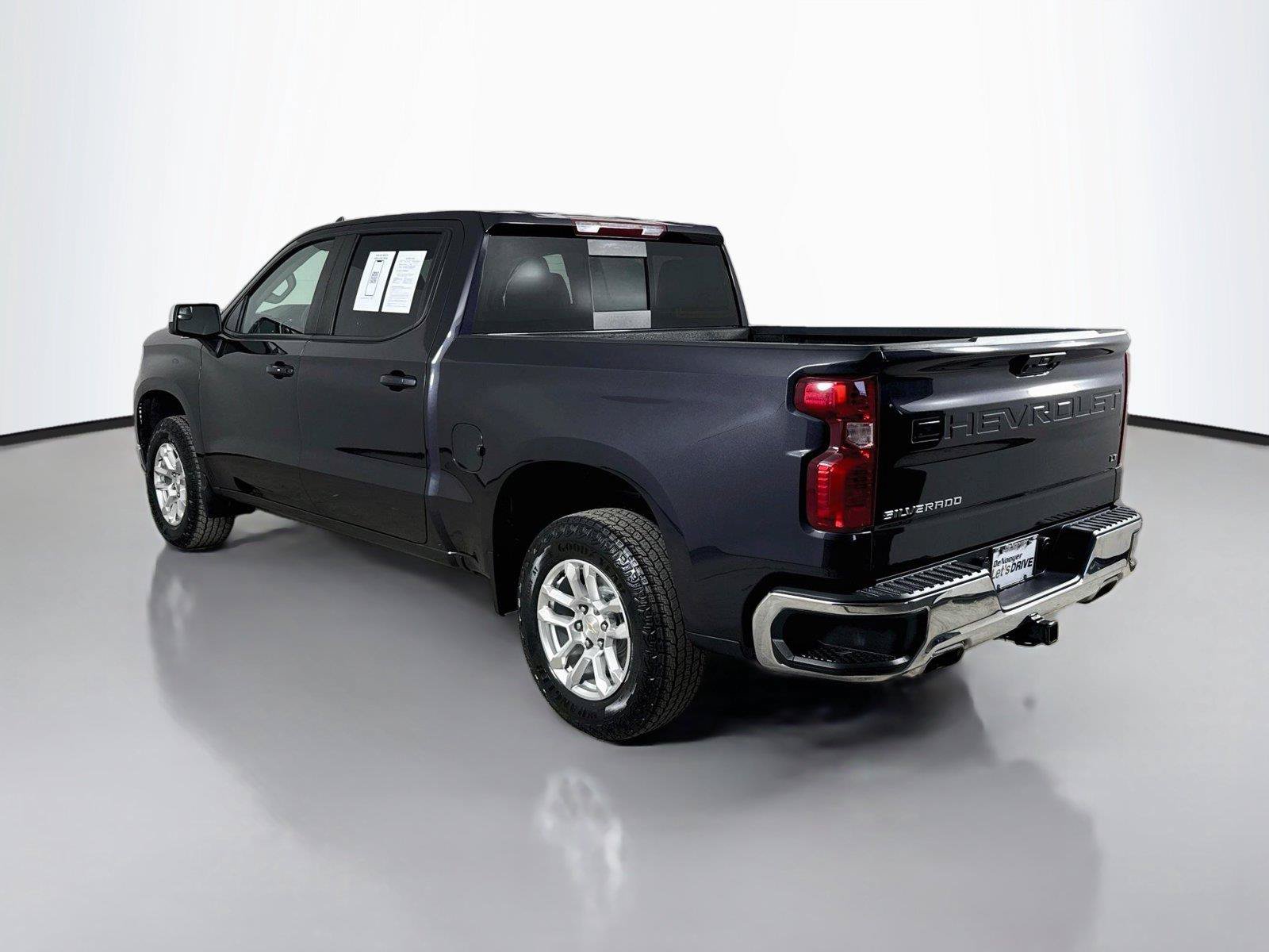 Used 2024 Chevrolet Silverado 1500 LT w/ Z71 Off-Road Package AWD/4WD image 7