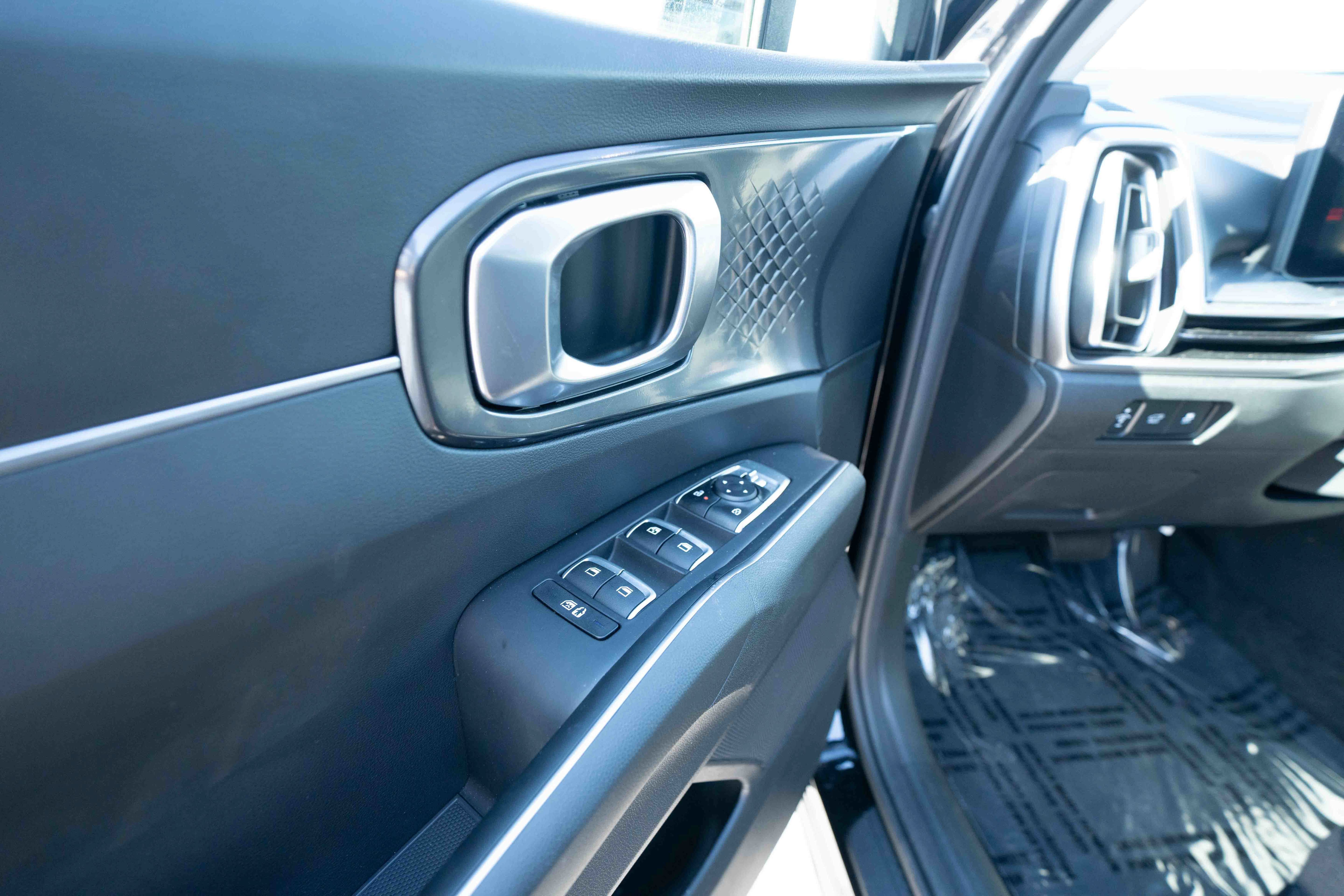 Used 2025 Kia Sorento EX FWD image 7