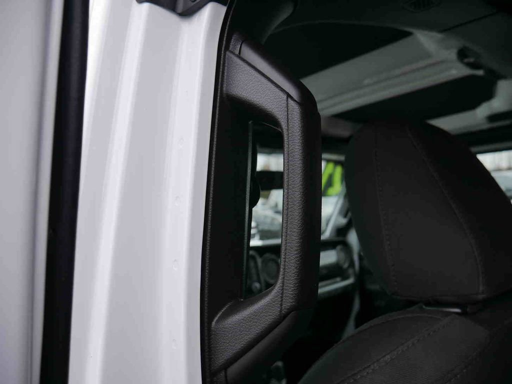 Used 2021 Jeep Wrangler Unlimited Sport image 17