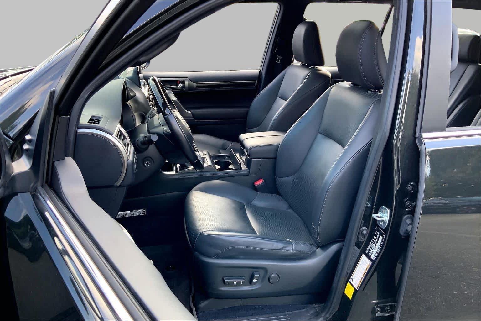 Used 2023 Lexus GX 460 Luxury w/ Sport Design Package AWD/4WD image 8
