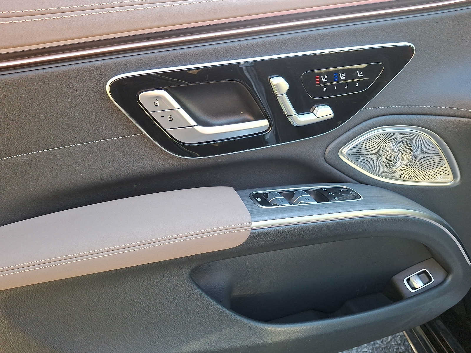 Certified 2023 Mercedes-Benz EQS 580 4MATIC Sedan image 9