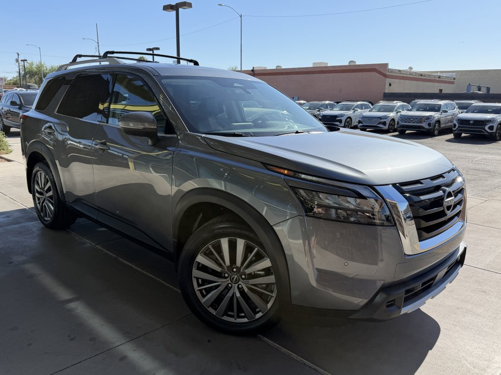 Used 2025 Nissan Pathfinder SL w/ SL Premium Package FWD image 6