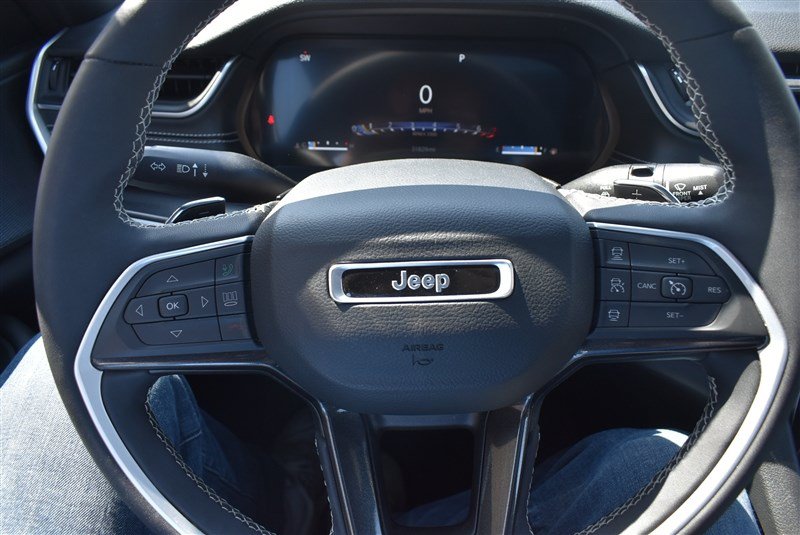 Used 2023 Jeep Grand Cherokee Altitude AWD/4WD image 14