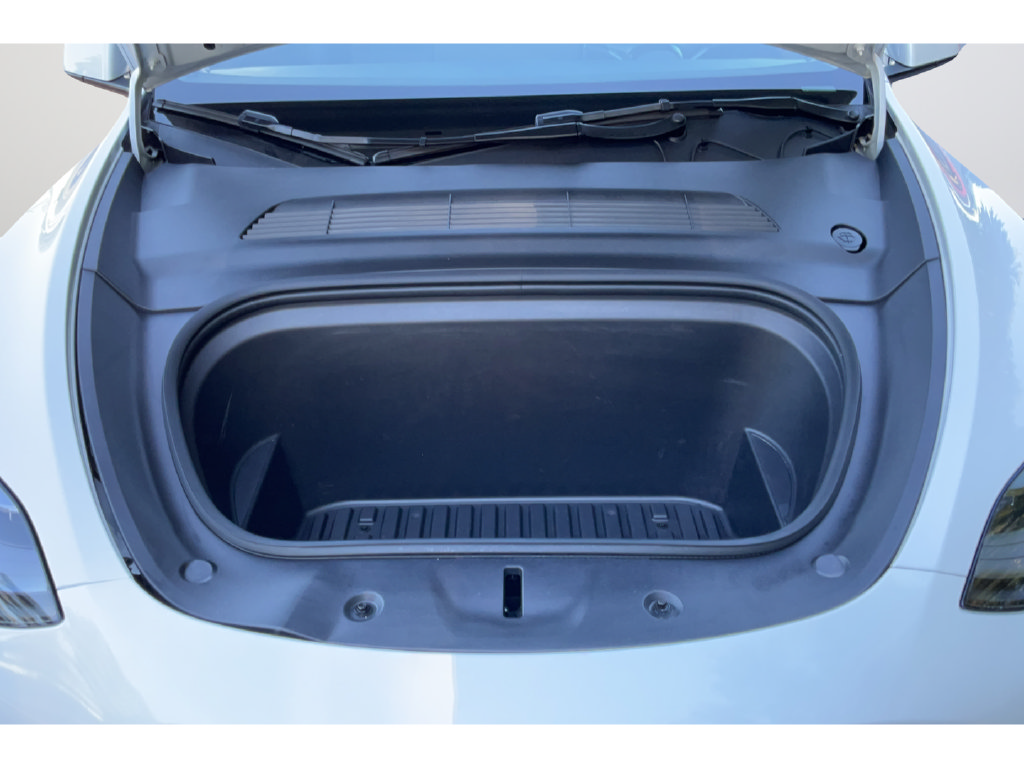 Used 2024 Tesla Model Y 2WD image 24